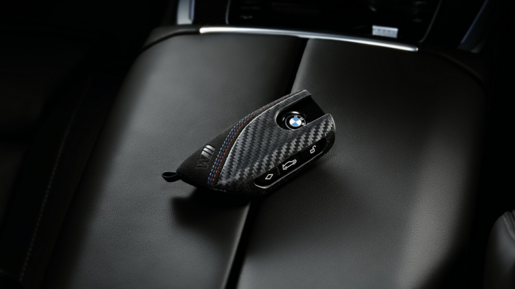 Vén màn ra mắt BMW X7 2023: Đèn pha gây tranh cãi, giá từ 77.850 USD