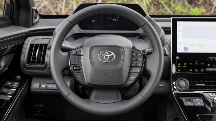 Toyota bZ4X 2023 chốt giá từ 42.000 USD, bán ra tại Mỹ từ đầu năm nay