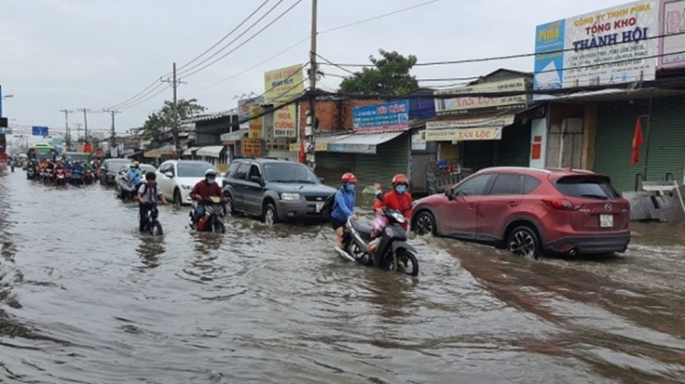 Hỏi về sàn xe bị ngập nước có làm mất giá trị của xe không ạ?