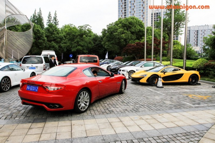 Chiêm ngưỡng dàn siêu xe trên phố Thượng Hải