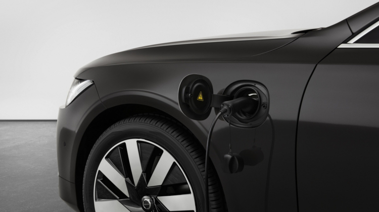 2021-Volvo-V90.jpg 2021-Volvo-V90.jpg