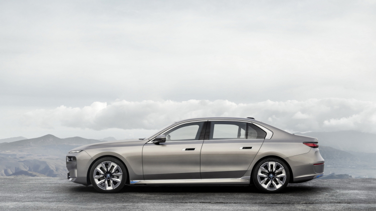 BMW i7 xDrive60 2023 - 7-Series chạy điện đầu tiên ra mắt, phạm vi hoạt động 483 km, giá từ 2,73 tỷ đồng BMW i7 xDrive60 2023 - 7-Series chạy điện đầu tiên ra mắt, phạm vi hoạt động 483 km, giá từ 2,73 tỷ đồng