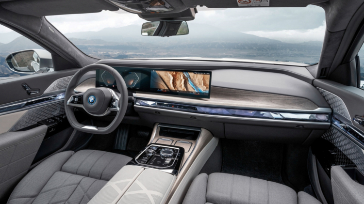 BMW i7 xDrive60 2023 - 7-Series chạy điện đầu tiên ra mắt, phạm vi hoạt động 483 km, giá từ 2,73 tỷ đồng