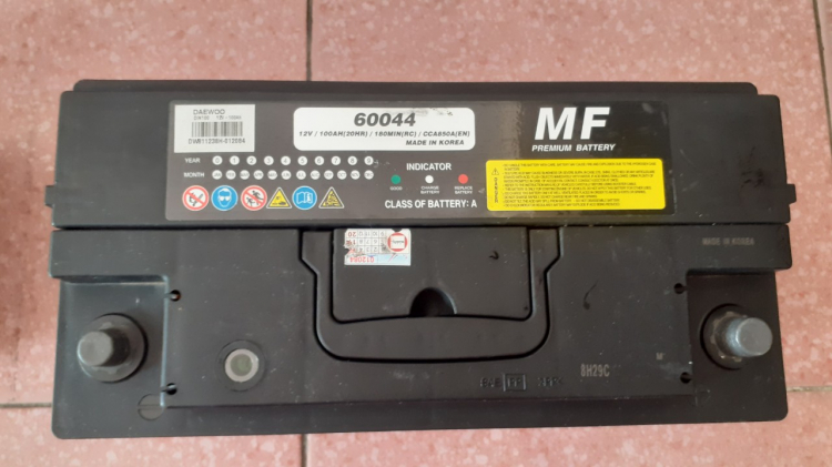 Trả lại phẩm giá cho em E46. Bước 1 : thay bình accu mới Trả lại phẩm giá cho em E46. Bước 1 : thay bình accu mới