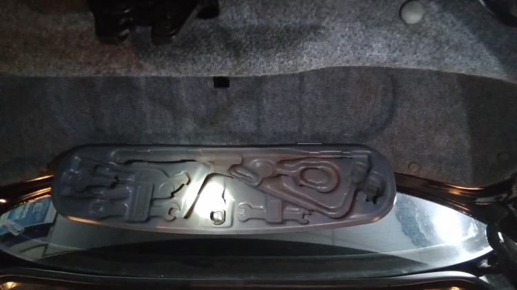Trả lại phẩm giá cho em E46. Bước 1 : thay bình accu mới Trả lại phẩm giá cho em E46. Bước 1 : thay bình accu mới