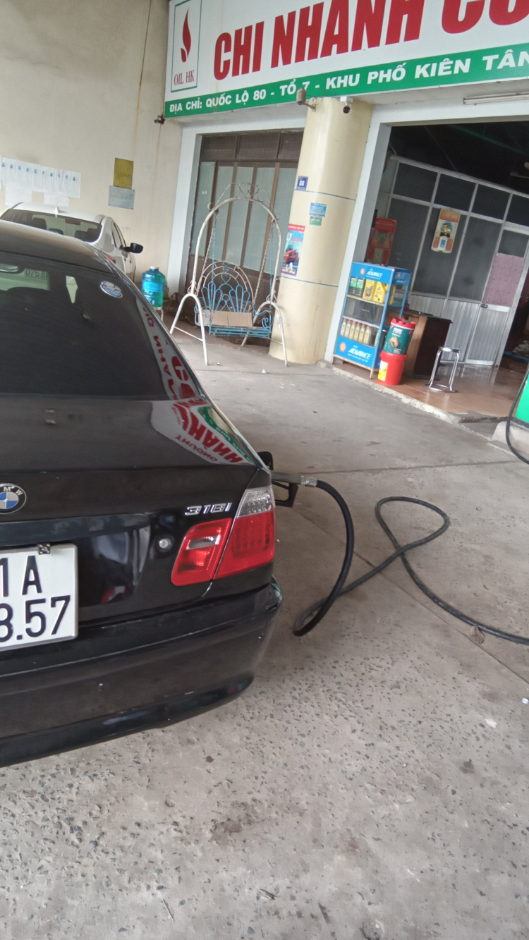 Trả lại phẩm giá cho em E46. Bước 1 : thay bình accu mới Trả lại phẩm giá cho em E46. Bước 1 : thay bình accu mới