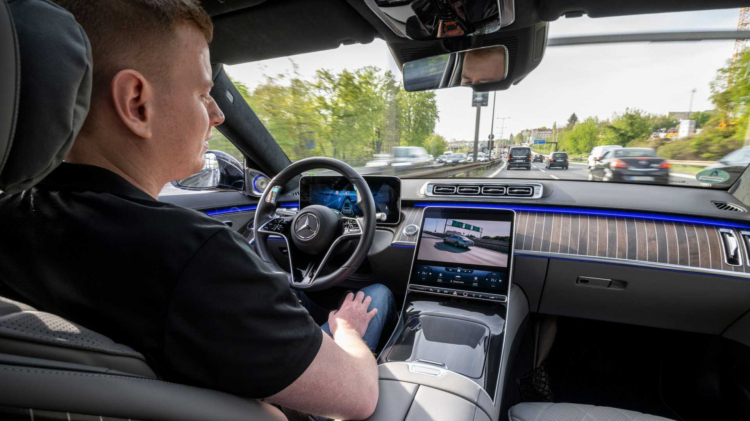 mercedes-benz-launches-self-driving-tech-in-germany (8).jpg mercedes-benz-launches-self-driving-tech-in-germany (8).jpg