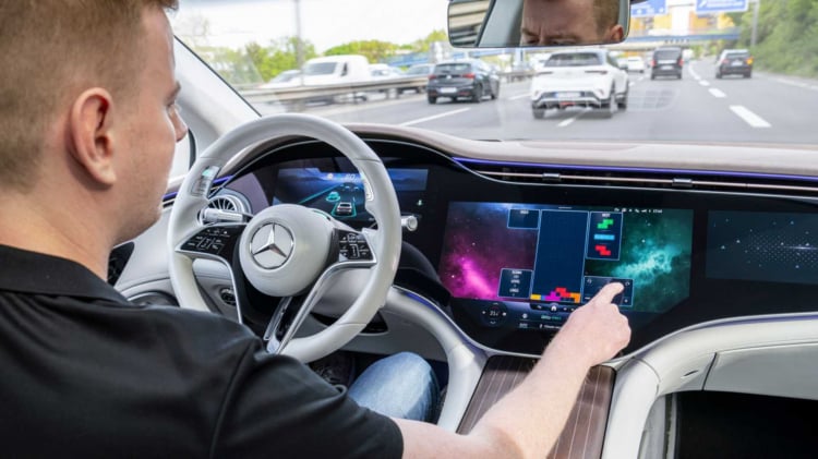 mercedes-benz-launches-self-driving-tech-in-germany (2).jpg