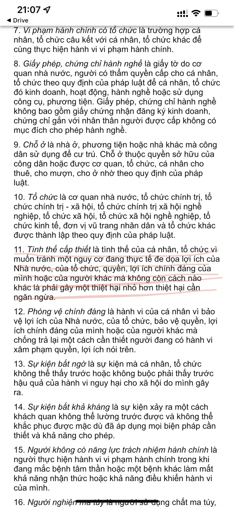 CSGT khẳng định ôtô nhường đường cho xe cứu thương dù vượt qua vạch kẻ đường trong pha đèn đỏ cũng không bị xử phạt?