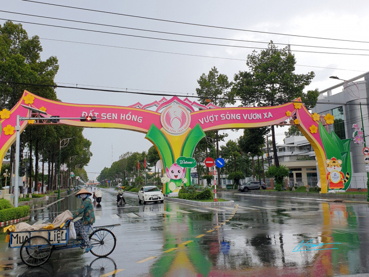 Cổng chào, nét đặc trưng vùng miền trên con đường Xuyên Việt