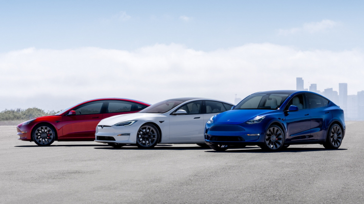 2022-Tesla-Family-2.jpg