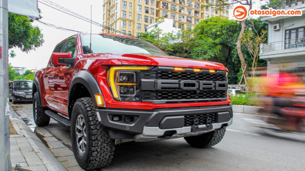 Cận cảnh Ford F-150 Raptor 2022 màu đỏ Rapid Red Metallic đầu tiên về Việt Nam