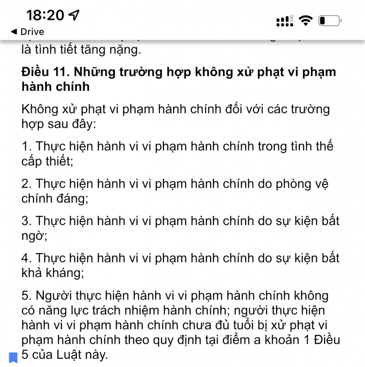 CSGT khẳng định ôtô nhường đường cho xe cứu thương dù vượt qua vạch kẻ đường trong pha đèn đỏ cũng không bị xử phạt?