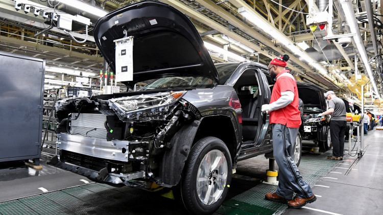 Toyota cắt giảm hơn 100.000 xe trong tháng 6 vì Thượng Hải phong tỏa và thiếu chip bán dẫn
