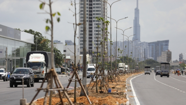 Cận cảnh đại lộ Nguyễn Văn Linh mở rộng thành 10 làn sắp hoàn thành