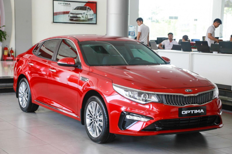 Khuyến mãi KIA Optima: Đại lý chơi lớn, thu hút khách mua bằng quà tặng hấp dẫn