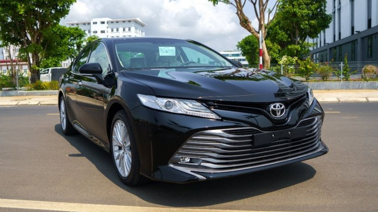 Xin tư vấn chổ sửa xe Toyota Camry 2020 bị móp