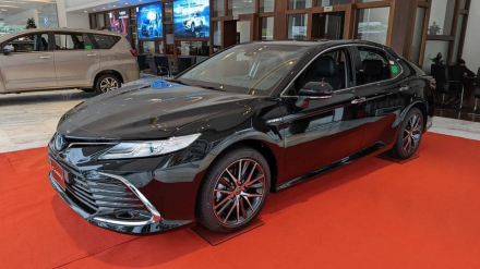 Toyota Camry 2.5 HV.jpg