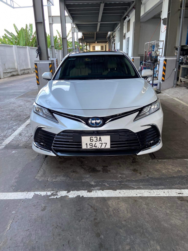Tìm mua Toyota Camry 2.5 HV 2022 vì xe mới hiếm xe