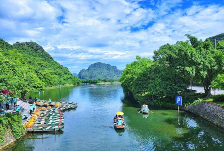 Chia sẻ hành trình 30 ngày xuyên Việt từ Nam ra Bắc cùng xe bán tải Chia sẻ hành trình 30 ngày xuyên Việt từ Nam ra Bắc cùng xe bán tải