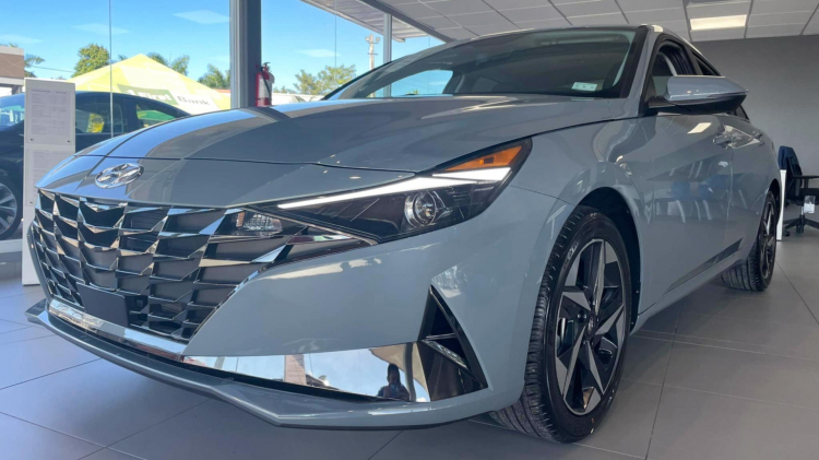 Hyundai Elantra hoàn toàn mới “rục rịch” ra mắt tại Việt Nam: Thiết kế bắt mắt, động cơ mạnh mẽ, hướng tới thể thao, đối đầu Civic Hyundai Elantra hoàn toàn mới “rục rịch” ra mắt tại Việt Nam: Thiết kế bắt mắt, động cơ mạnh mẽ, hướng tới thể thao, đối đầu Civic