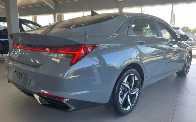 Hyundai Elantra hoàn toàn mới “rục rịch” ra mắt tại Việt Nam: Thiết kế bắt mắt, động cơ mạnh mẽ, hướng tới thể thao, đối đầu Civic Hyundai Elantra hoàn toàn mới “rục rịch” ra mắt tại Việt Nam: Thiết kế bắt mắt, động cơ mạnh mẽ, hướng tới thể thao, đối đầu Civic