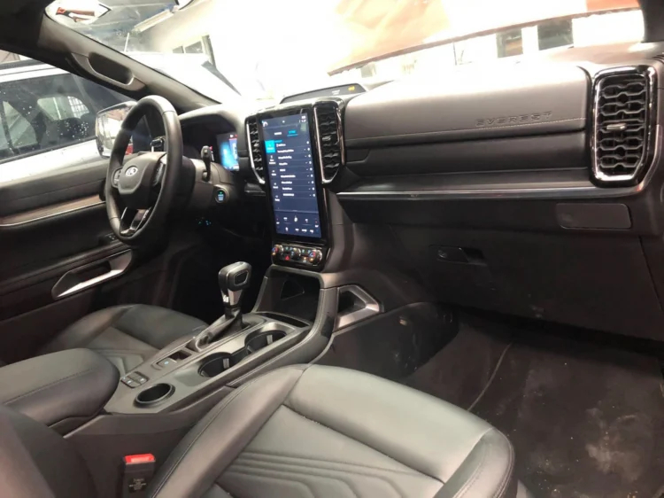 Ford Everest 2022 hé lộ thông số kỹ thuật và trang bị trước ngày ra mắt: Nội thất “lấn át” Fortuner Ford Everest 2022 hé lộ thông số kỹ thuật và trang bị trước ngày ra mắt: Nội thất “lấn át” Fortuner