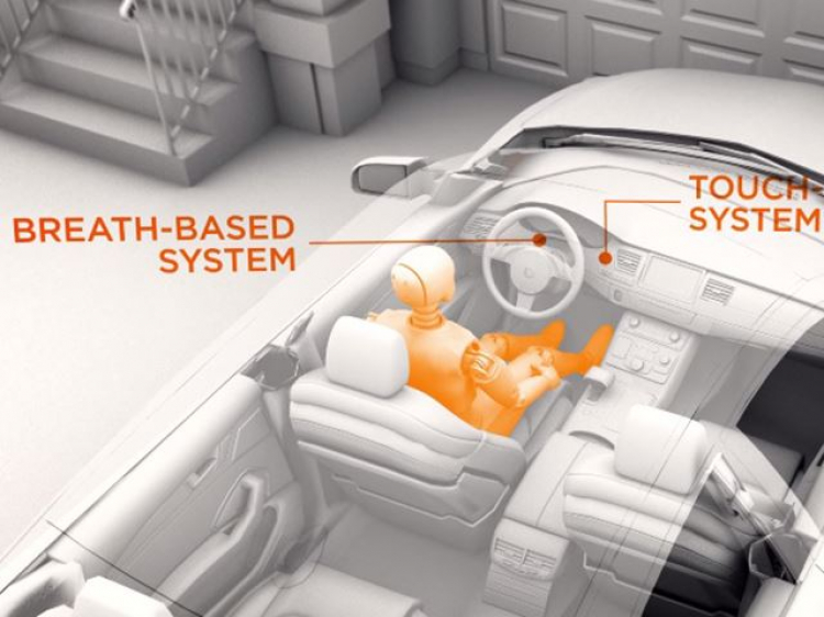 NHTSA  giới thiệu công nghệ ngăn chặn người say rượu lái xe