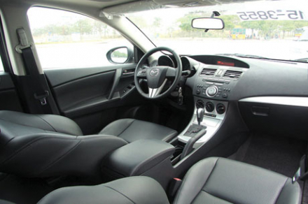 MAZDA 3 2010.jpg