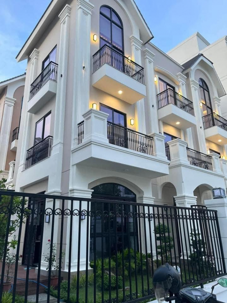 VINHOMES GRAND PARK QUẬN 9 LÀ CÁI “BẪY GẤU” CHO NHỮNG KHÁCH YÊU MÀU HỒNG!