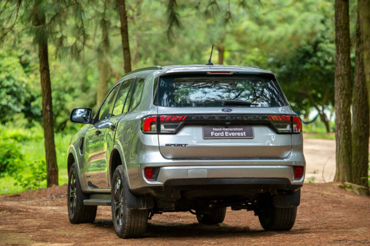 Ford Everest 2022 có giá cao nhất 1,4 tỷ đồng tại Việt Nam, trang bị thách thức Fortuner