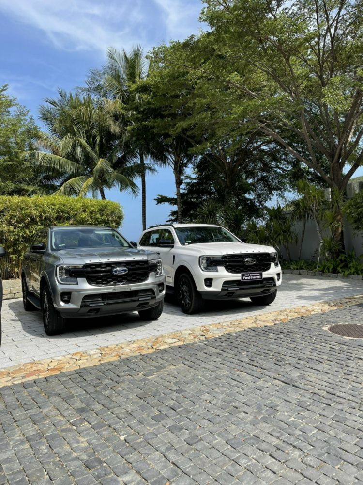 không biết Ford Everest mới có còn bị xì nhớt như mấy con bán tải không? không biết Ford Everest mới có còn bị xì nhớt như mấy con bán tải không?