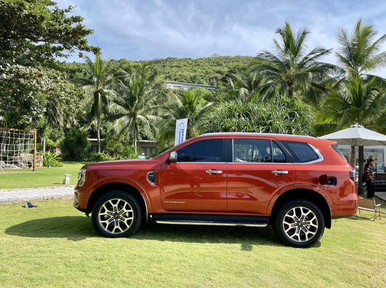 không biết Ford Everest mới có còn bị xì nhớt như mấy con bán tải không?