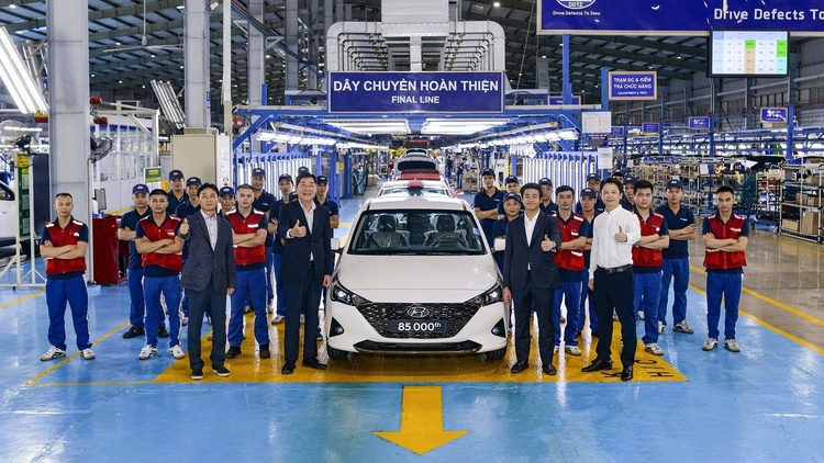 Chiếc Hyundai Accent thứ 85.000 xuất xưởng tại Nhà máy sản xuất ô tô Hyundai ...jpg