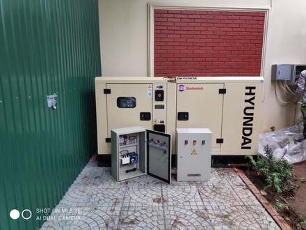 Máy phát điện công nghiệp 40KVA - HYUNDAI DHY45KSE.jpg
