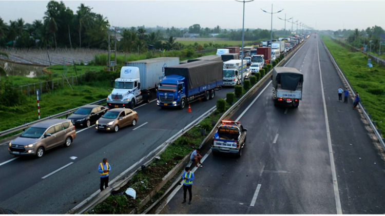 Đề xuất nhanh chóng mở rộng cao tốc TP. HCM - Trung Lương lên 8 làn xe