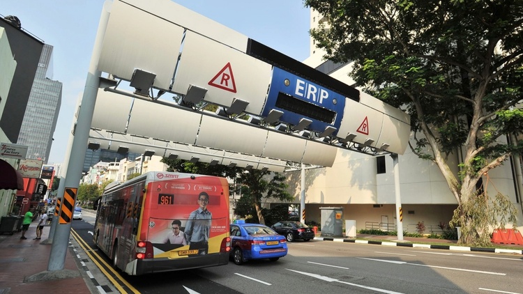 Hệ thống thu phí không dừng Singapore "lạc hậu" như thế nào?