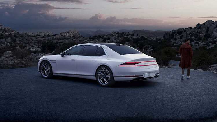 2023-genesis-g90-from-afar.jpg 2023-genesis-g90-from-afar.jpg