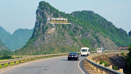 Duong-Ho-Chi-Minh-Phong nha.jpg