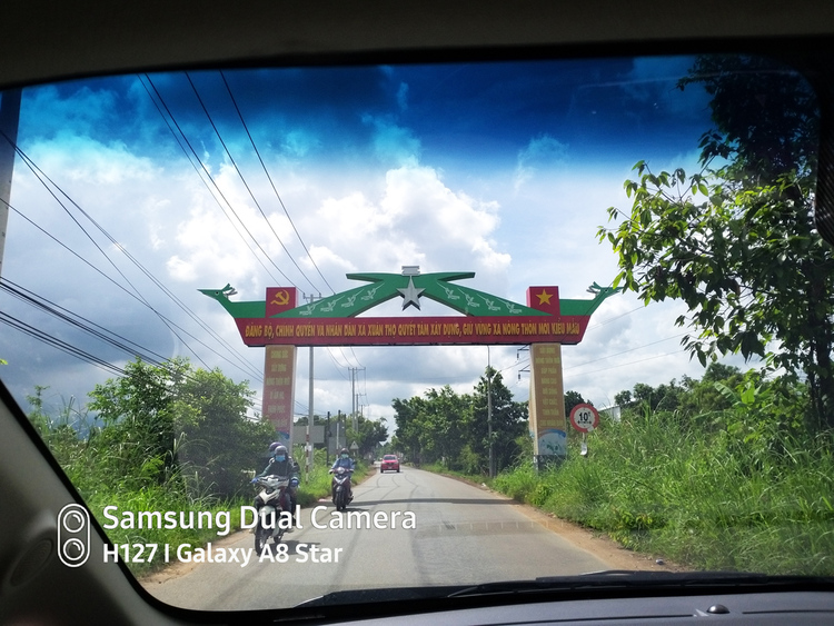 Cổng chào, nét đặc trưng vùng miền trên con đường Xuyên Việt