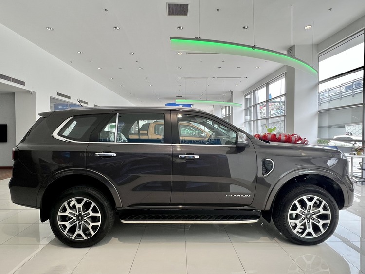 Ford Everest 2022 "kèm lạc" hơn 100 triệu đồng tại đại lý nếu muốn nhận xe sớm