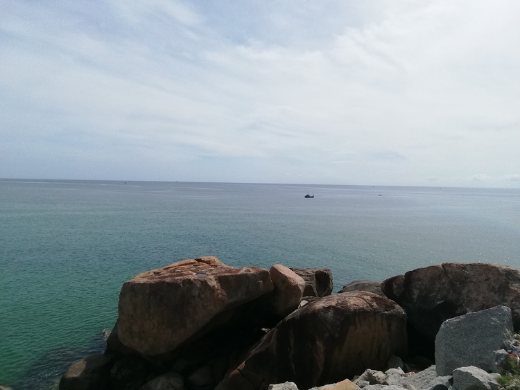 Từ biển Vũng Tầu đến với bãi Môn Phú Yên, suối đá Yăng Khánh Hòa.