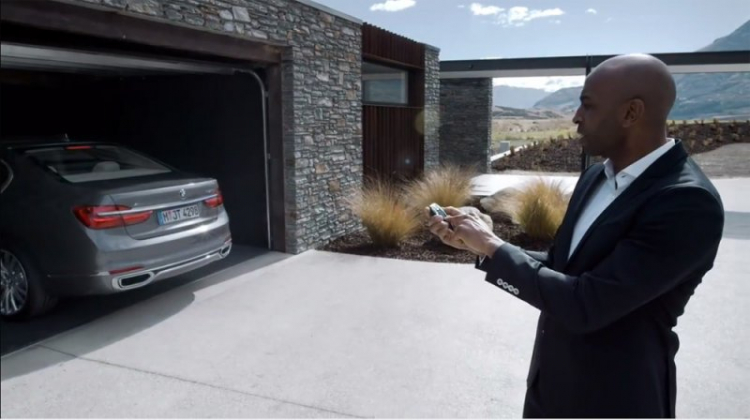 Chìa khoá "ma thuật" trên BMW 7-Series 2016 Chìa khoá "ma thuật" trên BMW 7-Series 2016
