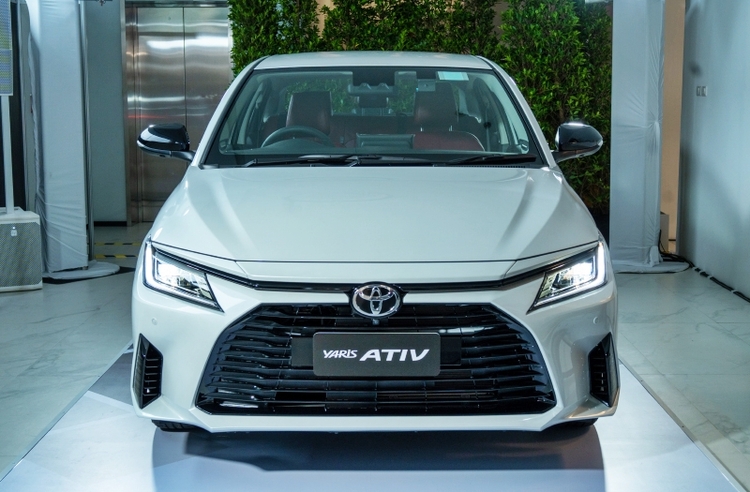 HLM-Toyota-Yaris-ATIV-Premium-Luxury-06.jpg