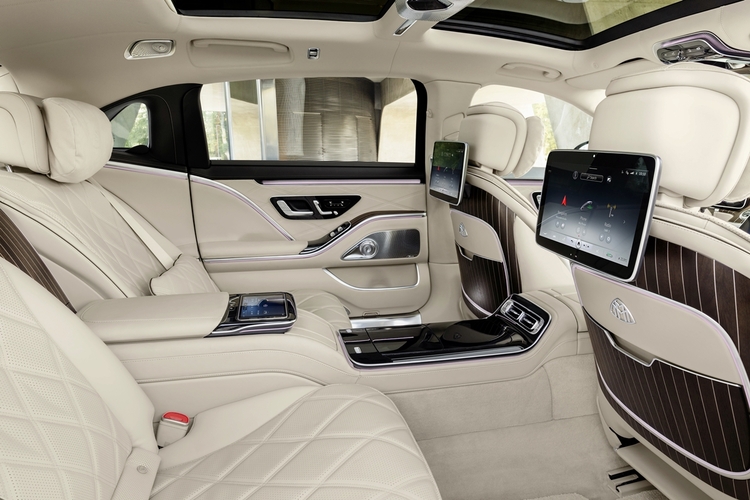 Bộ đôi sedan siêu sang Mercedes-Maybach S-Class gần 25 tỷ diện kiến khách hàng Việt