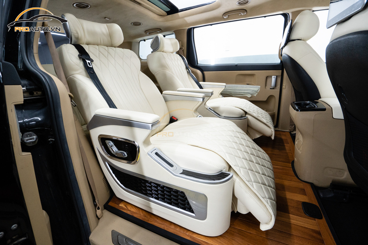 Kia Sedona “Lột Xác” Với Các Gói Độ Limousine Chỉ Từ 100 Củ