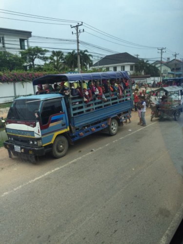 Xe hơi ở Phnôm Pênh, Cambodia... Đi dạo và chộp.