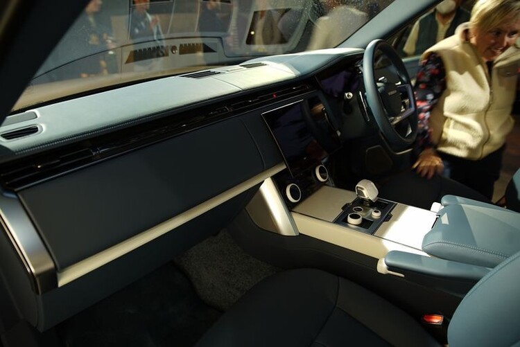 Range Rover SV Carmel Edition 2023 chỉ được sản xuất 17 chiếc, giá đắt hơn cả Rolls-Royce Cullinan