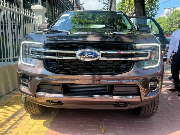 Ford Everest 2022 bản tiêu chuẩn Ambiente giá 1,1 tỷ có mặt tại đại lý: Trang bị đáng giá cho xe 1 tỷ nếu không có "lạc" Ford Everest 2022 bản tiêu chuẩn Ambiente giá 1,1 tỷ có mặt tại đại lý: Trang bị đáng giá cho xe 1 tỷ nếu không có "lạc"