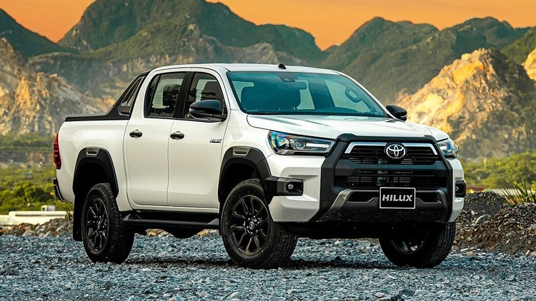 Toyota Hilux 2023 ra mắt: thiết kế giữ nguyên, nâng cấp để xe ổn định hơn, êm ái hơn